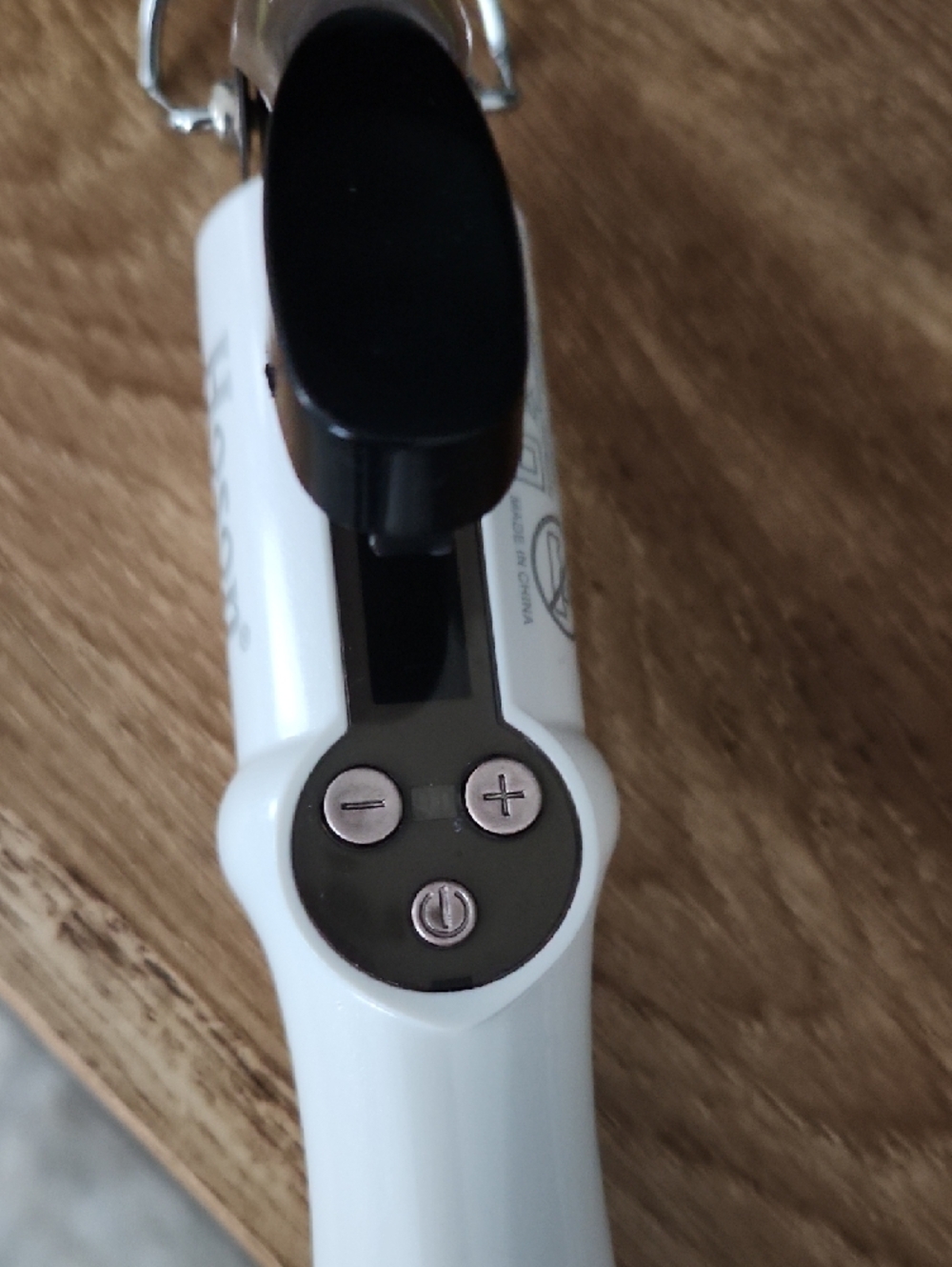 Hoson White and Rose Gold Hair Curling Iron with Digital Temp 3/4 Inch Barrell - Picture 4 of 5